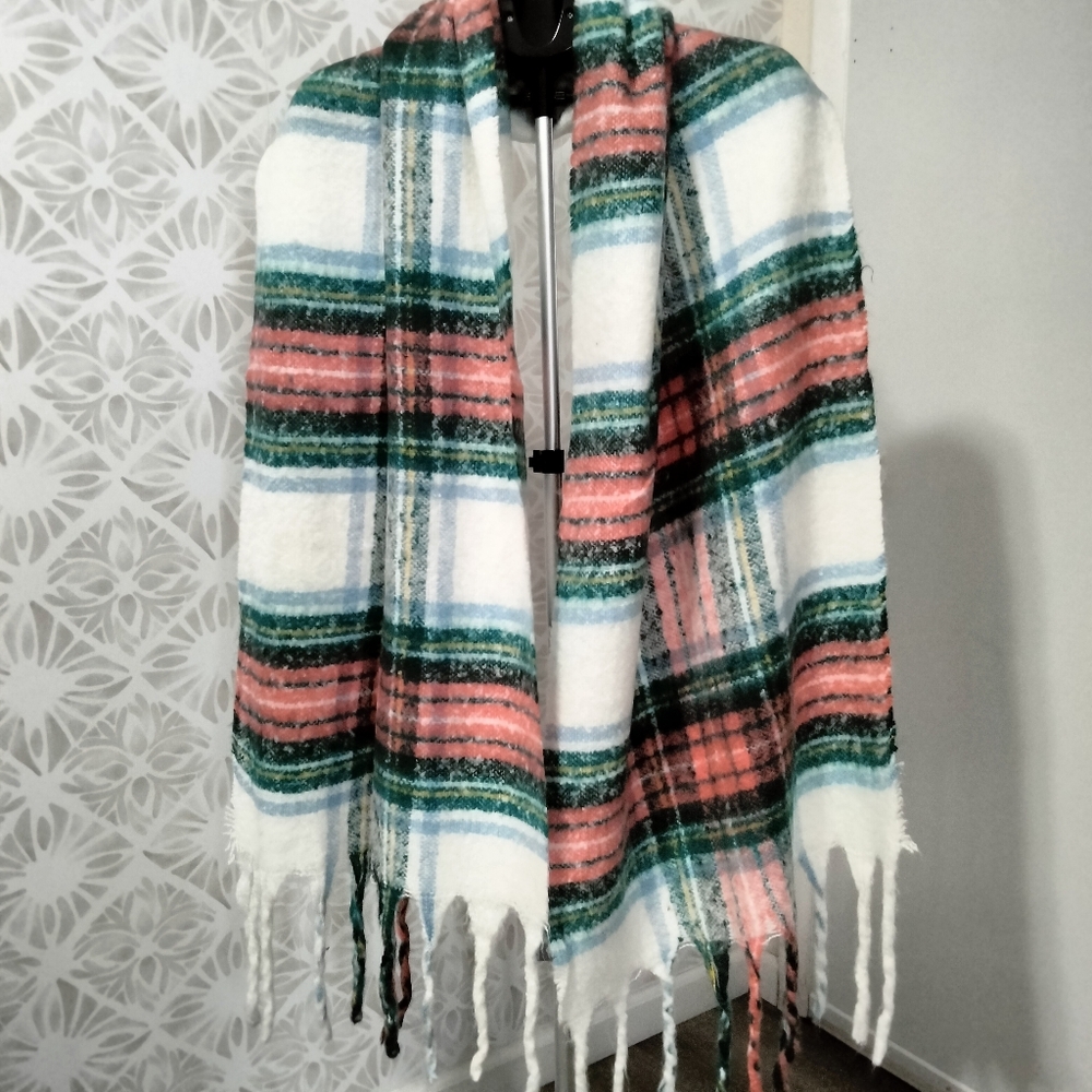 Aerie Plaid Fringe Blanket Scarf Red Green White Cozy Knit